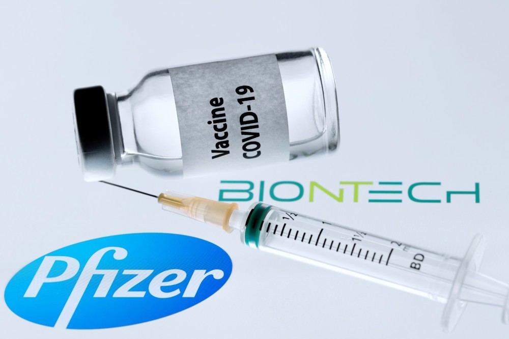 Profissional de saúde sofre reação alérgica após receber vacina da Pfizer nos EUA