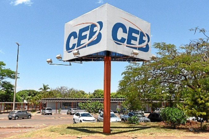 Em Sobradinho, o problema ocorreu depois que uma placa de propaganda foi arremessada na rede pelos ventos - (crédito: Ed Alves/CB/D.A Press) Em Sobradinho, o problema ocorreu depois que uma placa de propaganda foi arremessada na rede pelos ventos - (crédito: Ed Alves/CB/D.A Press)