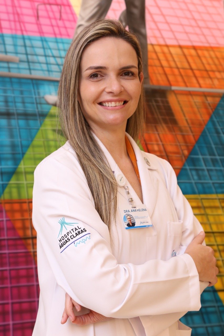 Ana Helena Germoglio, infectologista e coordenadora do Servi&ccedil;o de Controle de Infec&ccedil;&atilde;o Hospitalar do Hospital &Aacute;guas Claras