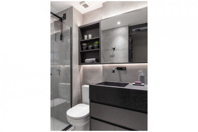 O planejamento do banheiro foi outro grande desafio: luz e circulação natural