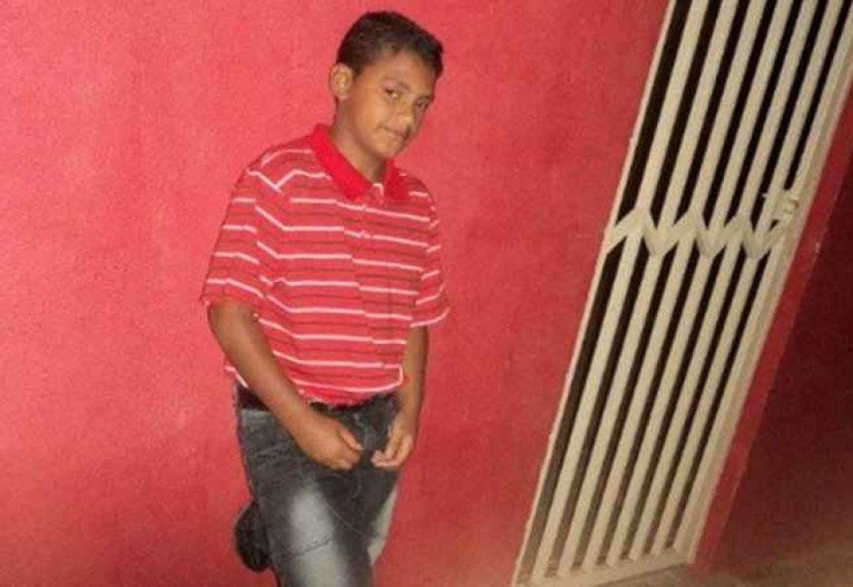 Osterno Guilherme esperava o pai em frente &agrave; resid&ecirc;ncia quando foi morto durante um roubo