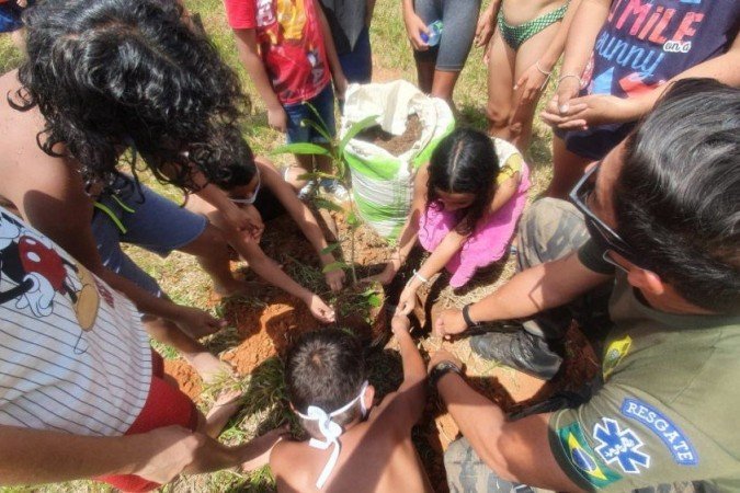 O Natal Solidário do Projeto Raia Norte, no Parque das Garças, promoveu aulas de educação ambiental, prática de esportes e outras atividades a 40 crianças moradoras do Varjão

