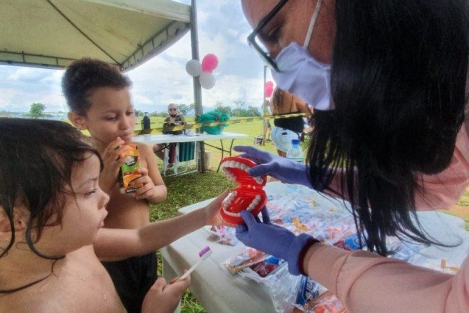 O Natal Solidário do Projeto Raia Norte, no Parque das Garças, promoveu aulas de educação ambiental, prática de esportes e outras atividades a 40 crianças moradoras do Varjão
