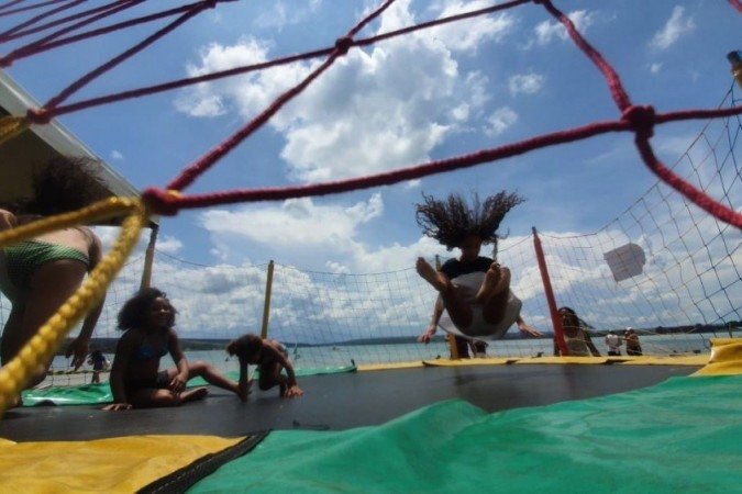 O Natal Solidário do Projeto Raia Norte, no Parque das Garças, promoveu aulas de educação ambiental, prática de esportes e outras atividades a 40 crianças moradoras do Varjão
