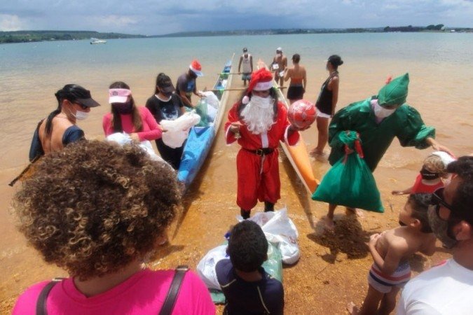 O Natal Solidário do Projeto Raia Norte, no Parque das Garças, promoveu aulas de educação ambiental, prática de esportes e outras atividades a 40 crianças moradoras do Varjão
