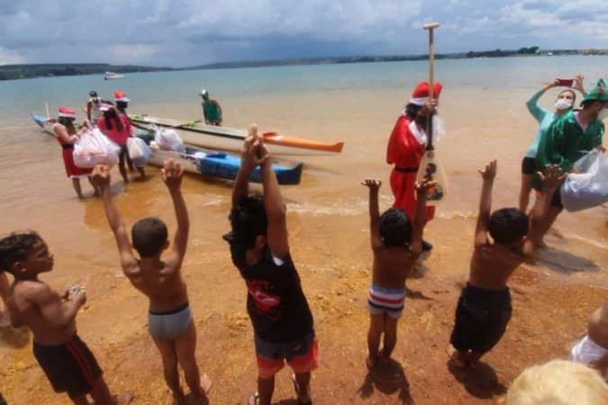 O Natal Solidário do Projeto Raia Norte, no Parque das Garças, promoveu aulas de educação ambiental, prática de esportes e outras atividades a 40 crianças moradoras do Varjão
