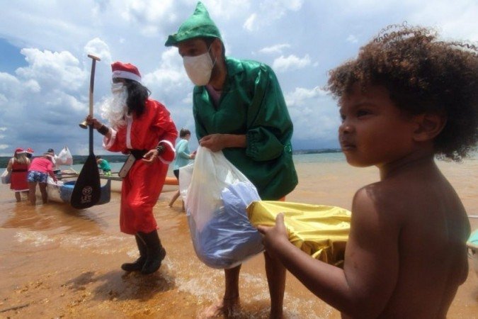 O Natal Solidário do Projeto Raia Norte, no Parque das Garças, promoveu aulas de educação ambiental, prática de esportes e outras atividades a 40 crianças moradoras do Varjão

