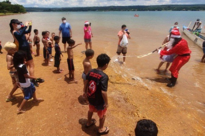 O Natal Solidário do Projeto Raia Norte, no Parque das Garças, promoveu aulas de educação ambiental, prática de esportes e outras atividades a 40 crianças moradoras do Varjão
