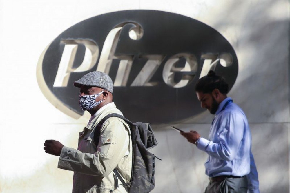 Com registro definitivo, Pfizer espera avançar tratativas com o Brasil