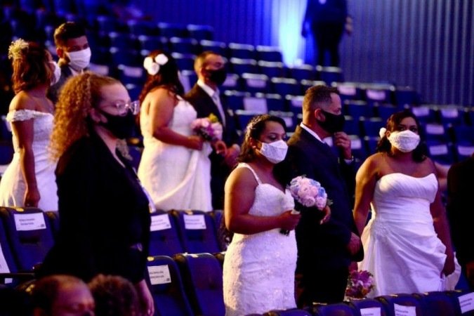 Casamento comunitário no Museu da República