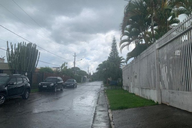 Chuvas r&aacute;pidas e intensas em &aacute;reas do Lago Sul  -  (crédito: Ana Clara Avendaño/CB/D.A Press)