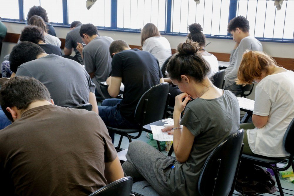 Média de candidatos por sala do Enem passou de 35, em 2019, para 28 