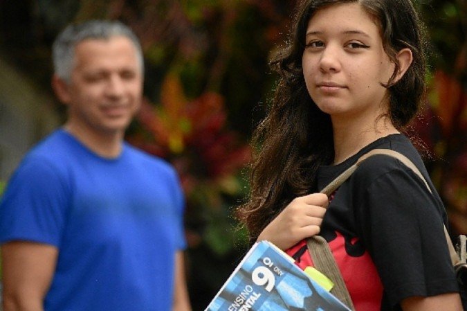 Geovana Ramalho sabe que fará uma universidade na área de ciências da natureza: apoio do pai, Carlos Sadarque, para trilhar o caminho escolhido - (crédito: Marcelo Ferreira/CB/D.A Press ) Geovana Ramalho sabe que fará uma universidade na área de ciências da natureza: apoio do pai, Carlos Sadarque, para trilhar o caminho escolhido - (crédito: Marcelo Ferreira/CB/D.A Press )
