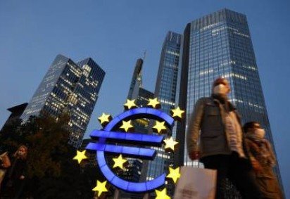 Bolsas da Europa acompanham o movimento de queda nos índices globais, que ocorre após a China aprovar uma retaliação às tarifas norte-americanas -  (crédito: YANN SCHREIBER) -Bolsas da Europa acompanham o movimento de queda nos índices globais, que ocorre após a China aprovar uma retaliação às tarifas norte-americanas -  (crédito: YANN SCHREIBER)