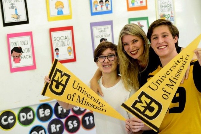 Claudiane não hesitou em matricular os filhos Eduardo e Gustavo no ensino bilíngue  -  (crédito: Marcelo Ferreira/CB/D.A Press)