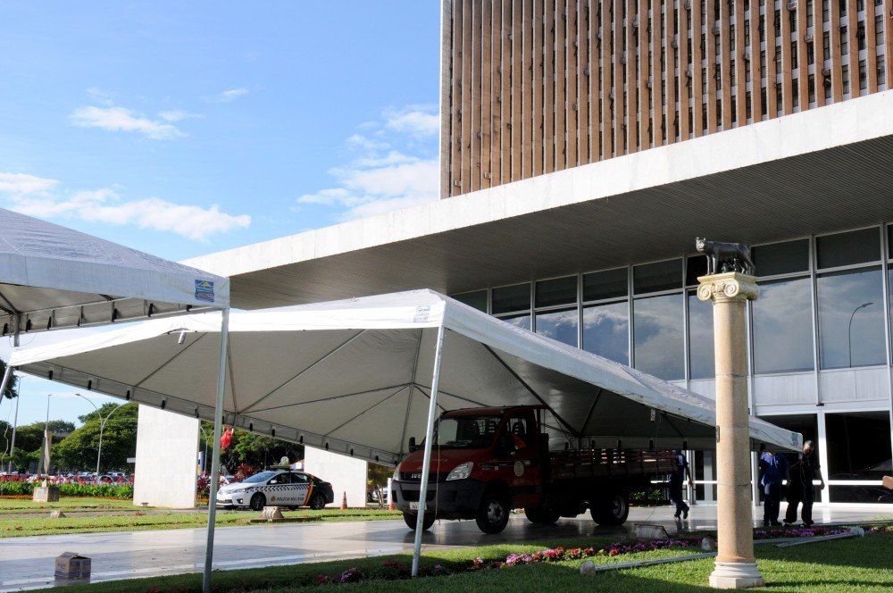  Palácio do Buriti tem drive-thru solidário para arrecadar doações