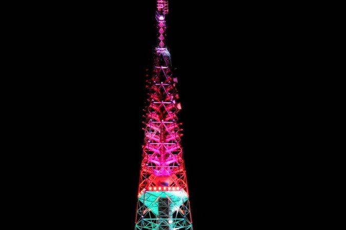 Torre de TV recebe iluminação de Natal