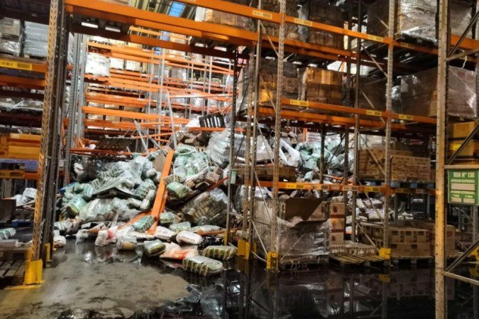 Depósito fica no Setor de Indústria e Abastecimento (SIA) e pertence ao grupo Pão de Açúcar - (crédito: CBMDF/Divulgação) Depósito fica no Setor de Indústria e Abastecimento (SIA) e pertence ao grupo Pão de Açúcar - (crédito: CBMDF/Divulgação)