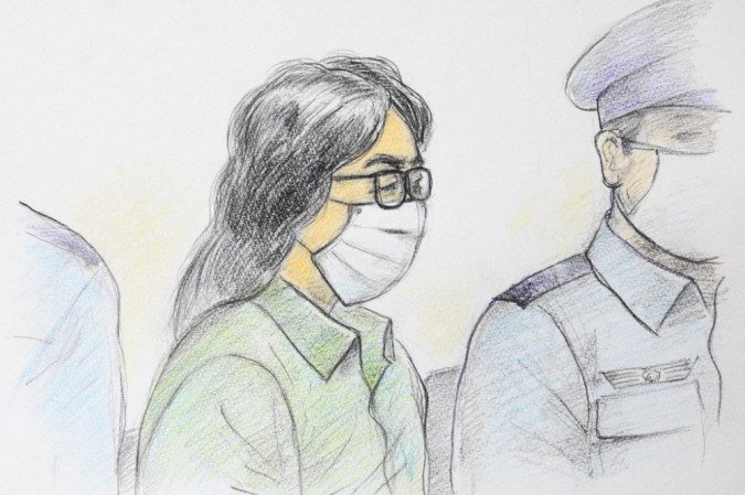 Este desenho do tribunal criado por Masato Yamashita em 30 de setembro de 2020 mostra Takahiro Shiraishi (C), no primeiro julgamento no Tribunal Distrital de Tóquio Filial de Tachikawa em Tachikawa, Tóquio. -  (crédito: Masato YAMASHITA / JIJI PRESS / AFP)