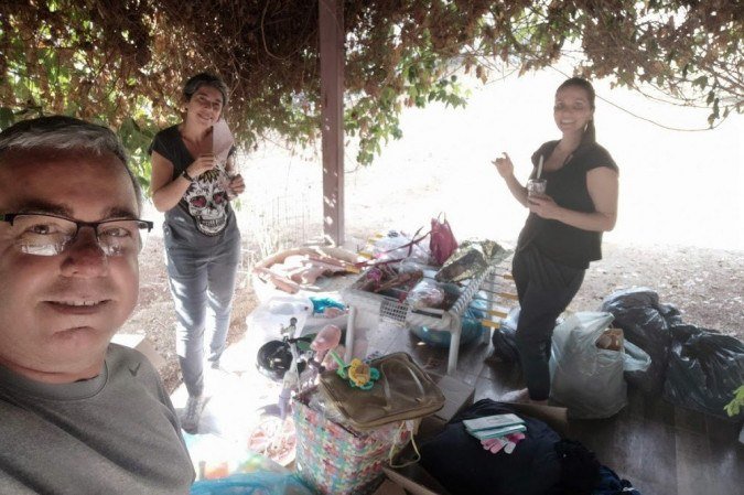 Com vocação antiga para o voluntariado, Alex Pinheiro Machado Rodrigues criou um grupo de ajuda com os moradores do condomínio onde mora: arrecadação de vários itens