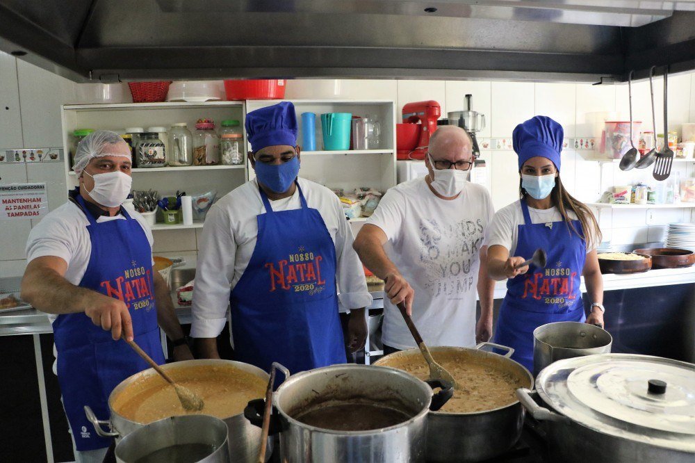 Ceia de Natal no Lar de São José em Ceilândia Norte