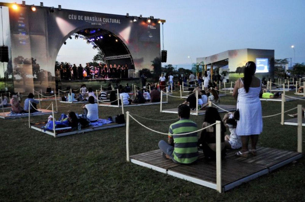 Orquestra Filarmônica de Brasília marca a inauguração do Brasília Iluminada