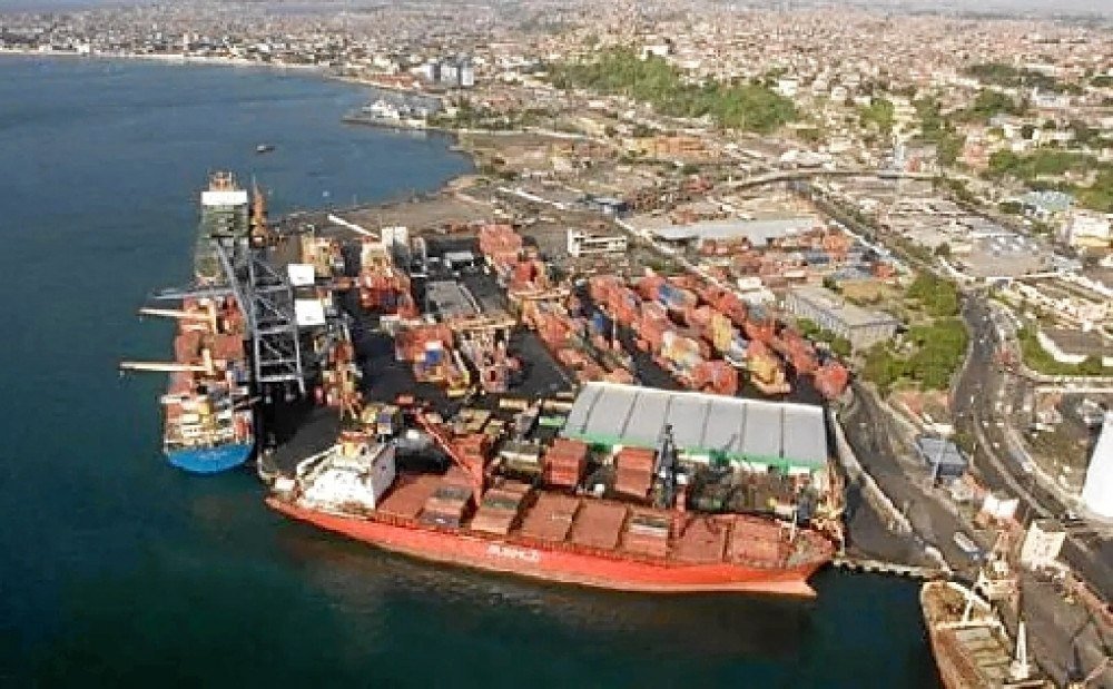 Balança comercial registra terceiro maior superavit da história