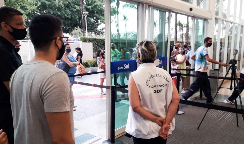 Vigilância Sanitária interdita Taguatinga Shopping por aglomeração 