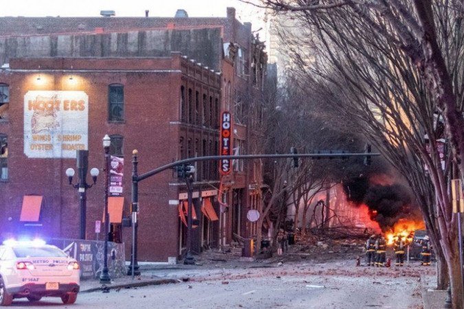 Veículo explodiu em área que concentra vida noturna da cidade -  (crédito: Reuters)