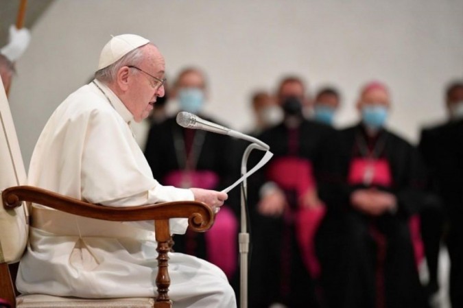 Papa Francisco pede acesso à vacina contra covid-19 para todos em mensagem  de Natal