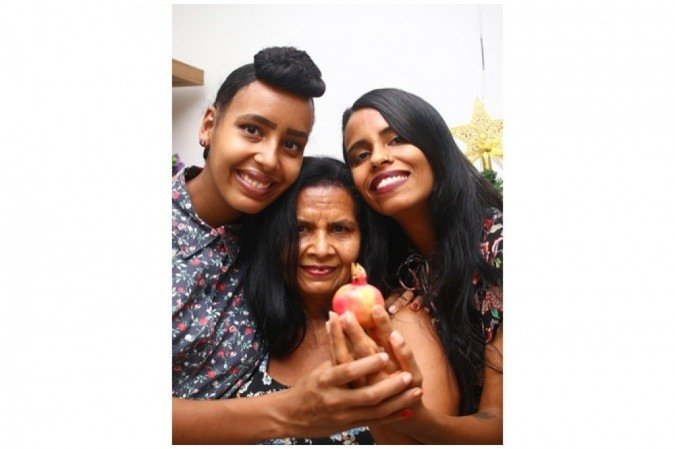 Lilian (D) passará o réveillon com a irmã Graziela e a mãe, Neide: rituais para atrair boas energias para o novo-ano