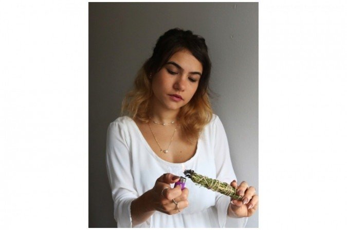 Entre os rituais que Natália Fechine costuma fazer na virada do ano, está acender um incenso e tomar um chá relaxante