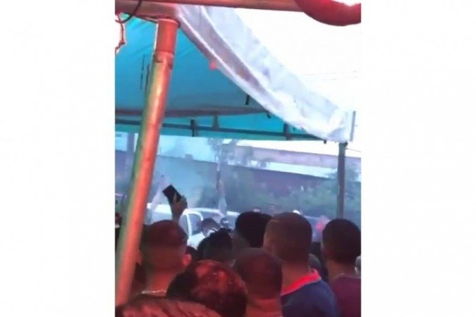 Ao menos três homens teriam participado dos disparos de arma de fogo durante evento clandestino em Santa Maria - (crédito: Reprodução) Ao menos três homens teriam participado dos disparos de arma de fogo durante evento clandestino em Santa Maria - (crédito: Reprodução)