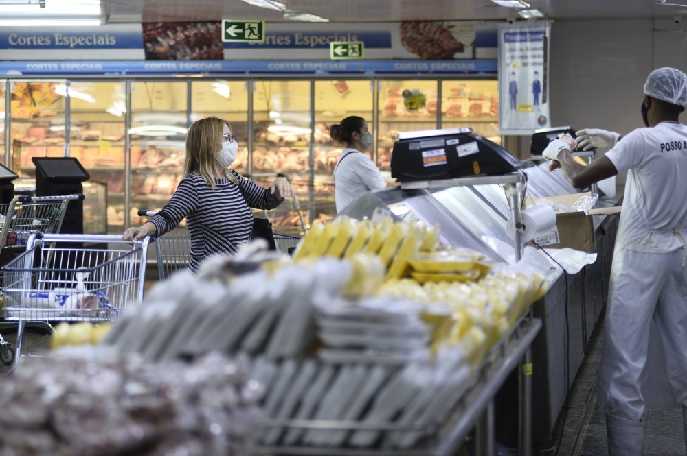 Confiança do Consumidor cai 0,4 ponto em agosto ante julho, para 81,8 pontos