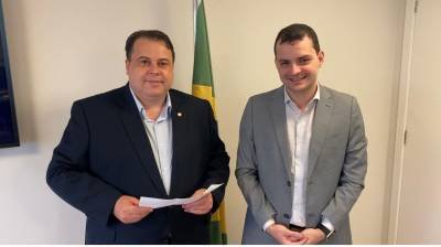 28/12/2020. Crédito: Julio Cesar/Divulgação. Brasil. Brasília - DF. Cidades. Deputado federal Julio Cesar (Republicanos-DF) e o vice-presidente do FNDE, Gabriel Villar.