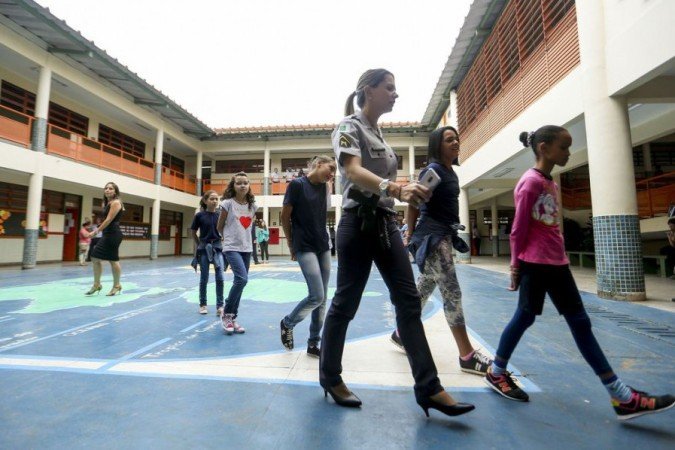 Escolas cívico-militares já funcionam em cidades do DF, como na Estrutural - (crédito: Marcelo Camargo/Agência Brasil) Escolas cívico-militares já funcionam em cidades do DF, como na Estrutural - (crédito: Marcelo Camargo/Agência Brasil)