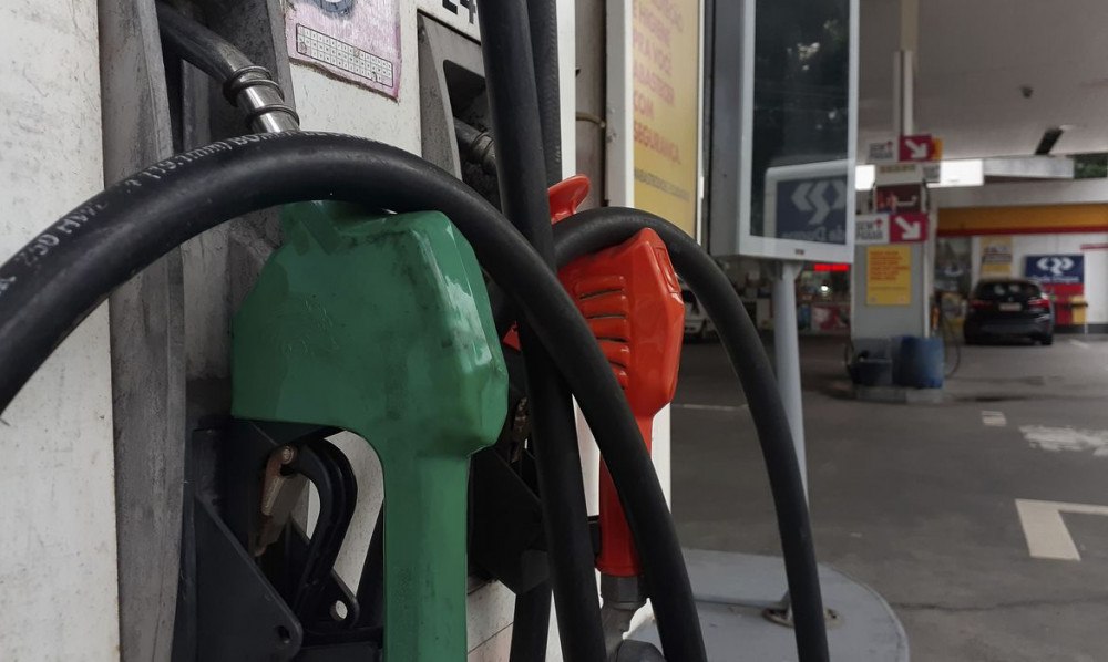 Gasolina sobe 5% a partir desta terça-feira (29)