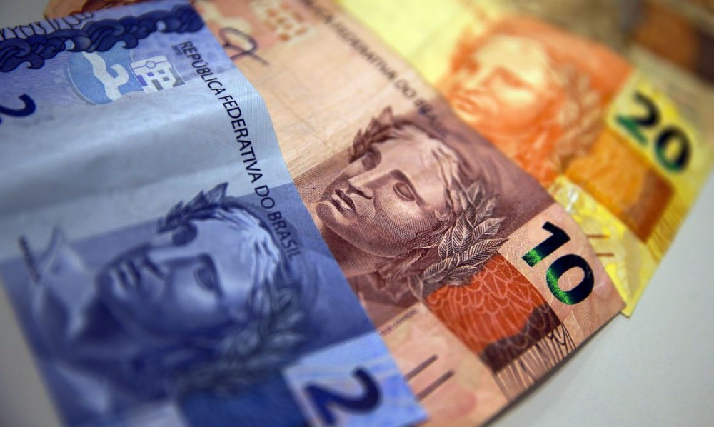 Após deficit de R$ 7 bi, governo tem superávit de R$ 15,6 bi em abril