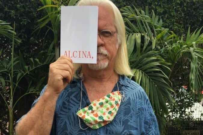 Novo livro de Nicolas Behr é uma ode à musa Alcina -  (crédito:  Nathália Venâncio/Divulgação)