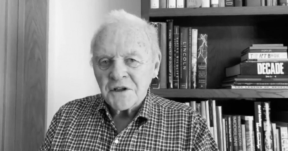 Anthony Hopkins celebra 45 anos de sobriedade em vídeo de fim de ano