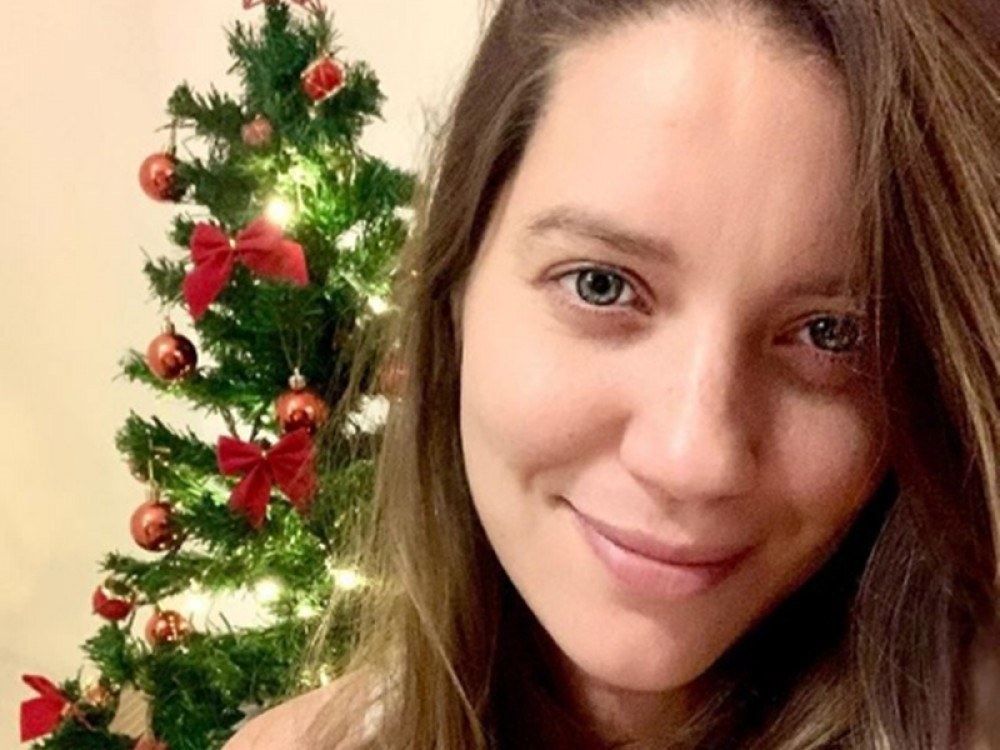 Nasce filha da atriz Nathália Dill e do músico Pedro Curvello