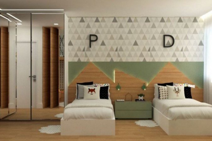 A cabeceira das camas e a parede deste quarto infantil, projetado pela arquiteta Ana Paula Onzi, ganharam revestimento tridimensional