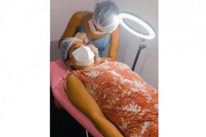 Jennifer Matos aproveitou a quarentena para fazer cursos de design de sobrancelhas e depilação: conquistando a clientela