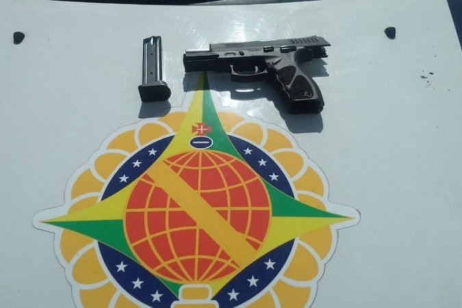 Polícia apreendeu uma arma e munições - (crédito: Divulgação/PMDF) Polícia apreendeu uma arma e munições - (crédito: Divulgação/PMDF)