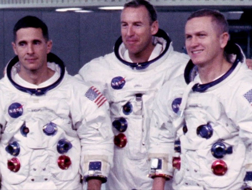 O primeiro epis&oacute;dio explica como os os astronautas foram recrutados para importantes miss&otilde;es espaciais, como a Apollo. 