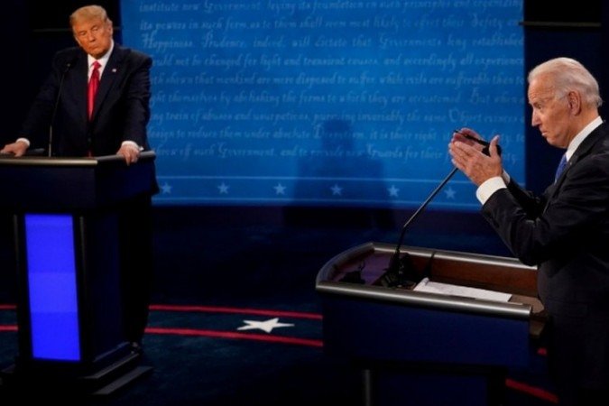 Trump e Biden em debate no mês de outubro; dois meses após eleição presidencial, republicando tenta último lance para impedir posse do democrata - Trump e Biden em debate no mês de outubro; dois meses após eleição presidencial, republicando tenta último lance para impedir posse do democrata -