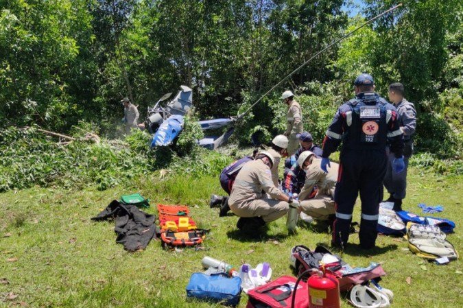 Bombeiros e Samu chegaram a socorrer vítimas, mas ambos acabaram não resistindo e morrendo no local - (crédito: Reprodução/Corpo de Bombeiros do Espírito Santo) Bombeiros e Samu chegaram a socorrer vítimas, mas ambos acabaram não resistindo e morrendo no local - (crédito: Reprodução/Corpo de Bombeiros do Espírito Santo)