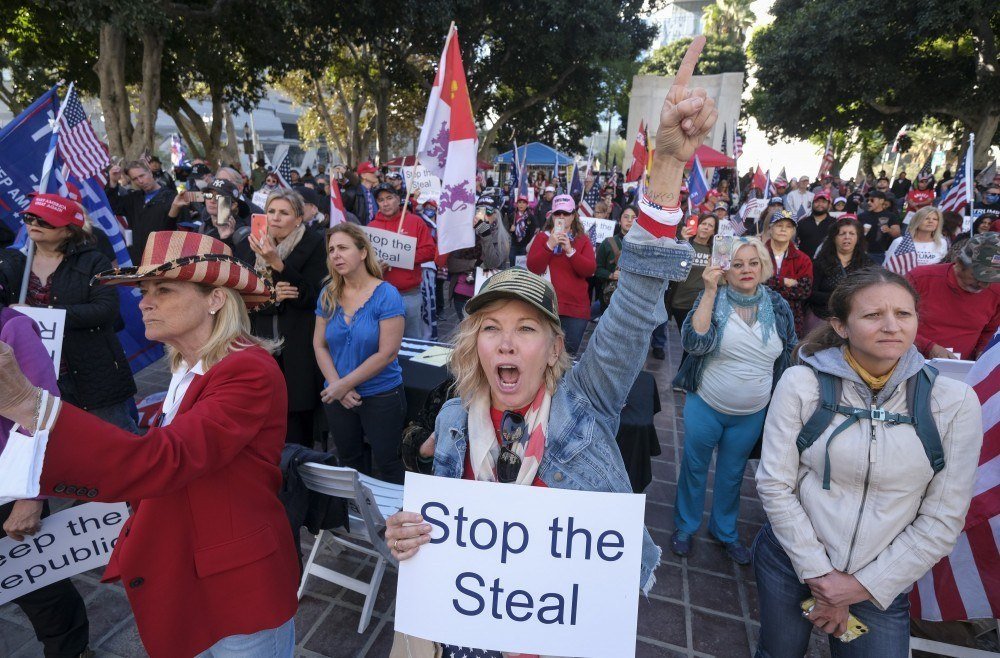 Supporters of US President Donald Trump protest in Los Angeles, California, on January 6, 2021. - Trump supporters, fueled by his spurious claims of voter fraud, are protesting the expected certification of Joe Biden's White House victory by the US Congress on January 6. (Photo by RINGO CHIU / AFP)