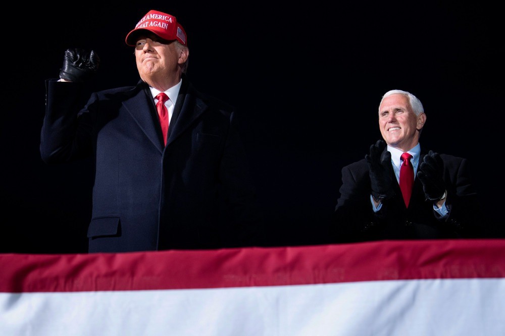 Mike Pence se opõe a invocar Constituição para forçar saída de Trump