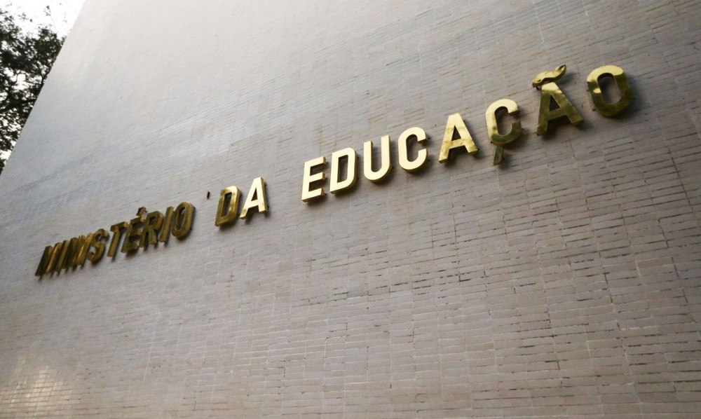 EaD: MEC analisa proibir oferta de 16 cursos de ensino a distância